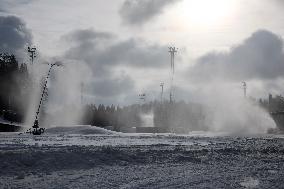 Making artificial snow