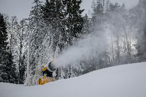 Making artificial snow