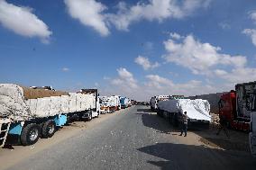 Humanitarian Aid Enters Gaza - Palestine