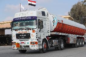 Humanitarian Aid Enters Gaza - Palestine