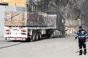 Humanitarian Aid Enters Gaza - Palestine