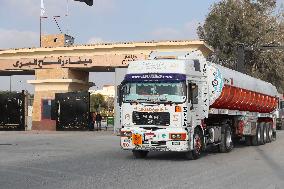 Humanitarian Aid Enters Gaza - Palestine