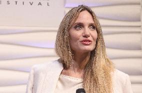 Santa Barbara - Angelina Jolie At Maltin Modern Master Awards