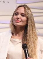 Santa Barbara - Angelina Jolie At Maltin Modern Master Awards