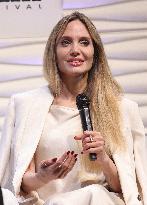 Santa Barbara - Angelina Jolie At Maltin Modern Master Awards