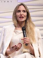 Santa Barbara - Angelina Jolie At Maltin Modern Master Awards