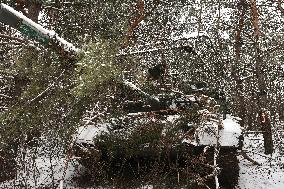 Tank crewmen defend Ukraine against Russian occupiers in Kharkiv region