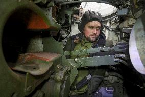 Tank crewmen defend Ukraine against Russian occupiers in Kharkiv region