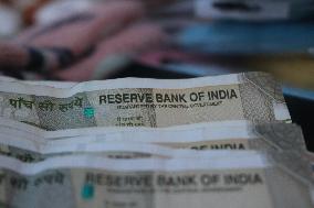 India's Central Bank Cuts Interest Rates For First Time In 5 Years