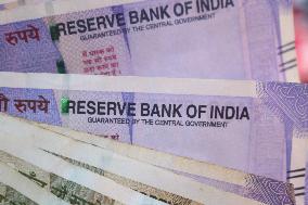 India's Central Bank Cuts Interest Rates For First Time In 5 Years