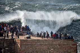 Giant Waves