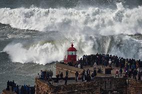 Giant Waves