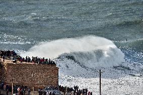 Giant Waves