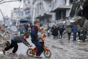 Rubble and debris cover the streets Jabalia - Gaza Strip