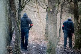 Schoolgirl Found Dead In A Wood - Essonne