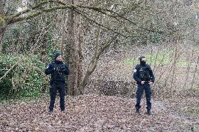 Schoolgirl Found Dead In A Wood - Essonne