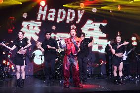 Taiwanese Singer R chord