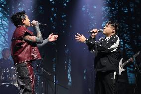 Taiwanese Singer R chord