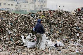 Historic Firas Square Turned Into The Largest Landfill In Gaza
