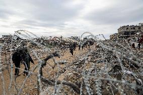 Displaced Palestinians Returning Home - Gaza