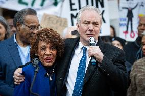 Protest against Musk’s closure of the Consumer Financial Protection Bureau
