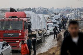 Displaced Palestinians Cross the Netzarim Corridor - Gaza