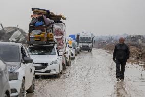 Displaced Palestinians Cross the Netzarim Corridor - Gaza