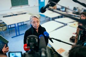 Elisabeth Borne visits an elementary school - Paris AJ