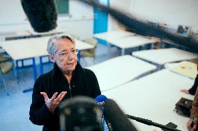 Elisabeth Borne visits an elementary school - Paris AJ