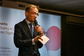 Business Day - Summit for action on AI in Paris - FA