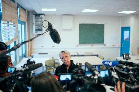 Elisabeth Borne visits an elementary school - Paris AJ