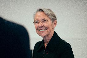 Elisabeth Borne visits an elementary school - Paris AJ