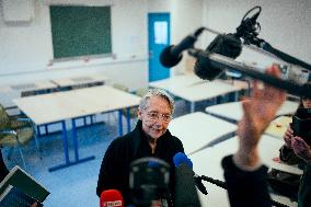 Elisabeth Borne visits an elementary school - Paris AJ