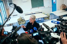 Elisabeth Borne visits an elementary school - Paris AJ