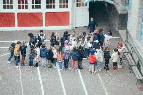 Elisabeth Borne visits an elementary school - Paris AJ