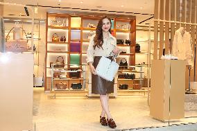 Taiwanese Hostess Sandy Wu
