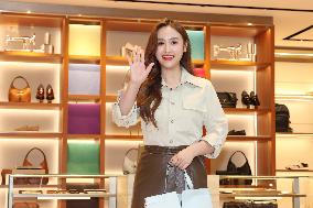 Taiwanese Hostess Sandy Wu