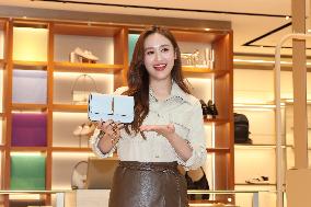 Taiwanese Hostess Sandy Wu