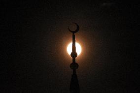 Snow Moon Rises In Srinagar, Kashmir