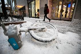 Winter Strom Street Scenes - Chicago