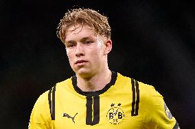 Sporting Clube de Portugal v Borussia Dortmund - UEFA Champions League 2024/25 League Knockout Play-off First Leg