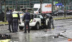 Car drives into crowd in Munich