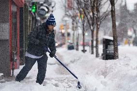 Heavy Snowfall in Canada