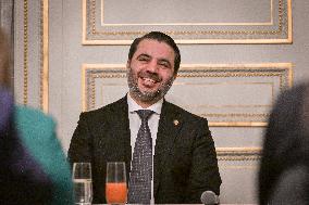 Syrian Minister of Foreign Affairs meets Syrian diaspora in Paris - FA