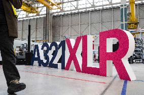 Eric Lombard Visits Airbus - Toulouse