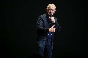 Gad Elmaleh Performance - Paris