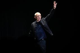 Gad Elmaleh Performance - Paris