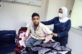 Palestinians Seek Healthcare After System Collapse - Egypt