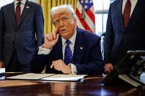 DC: U.S. President Trump Signs Executive Orders in the Oval Office