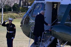 DC: President Trump hold a White House departure